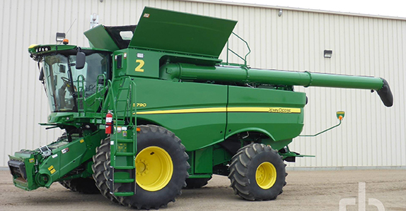 Combine for sale at Ritchie Bros. John Deere Combine for sale at Ritchie Bros